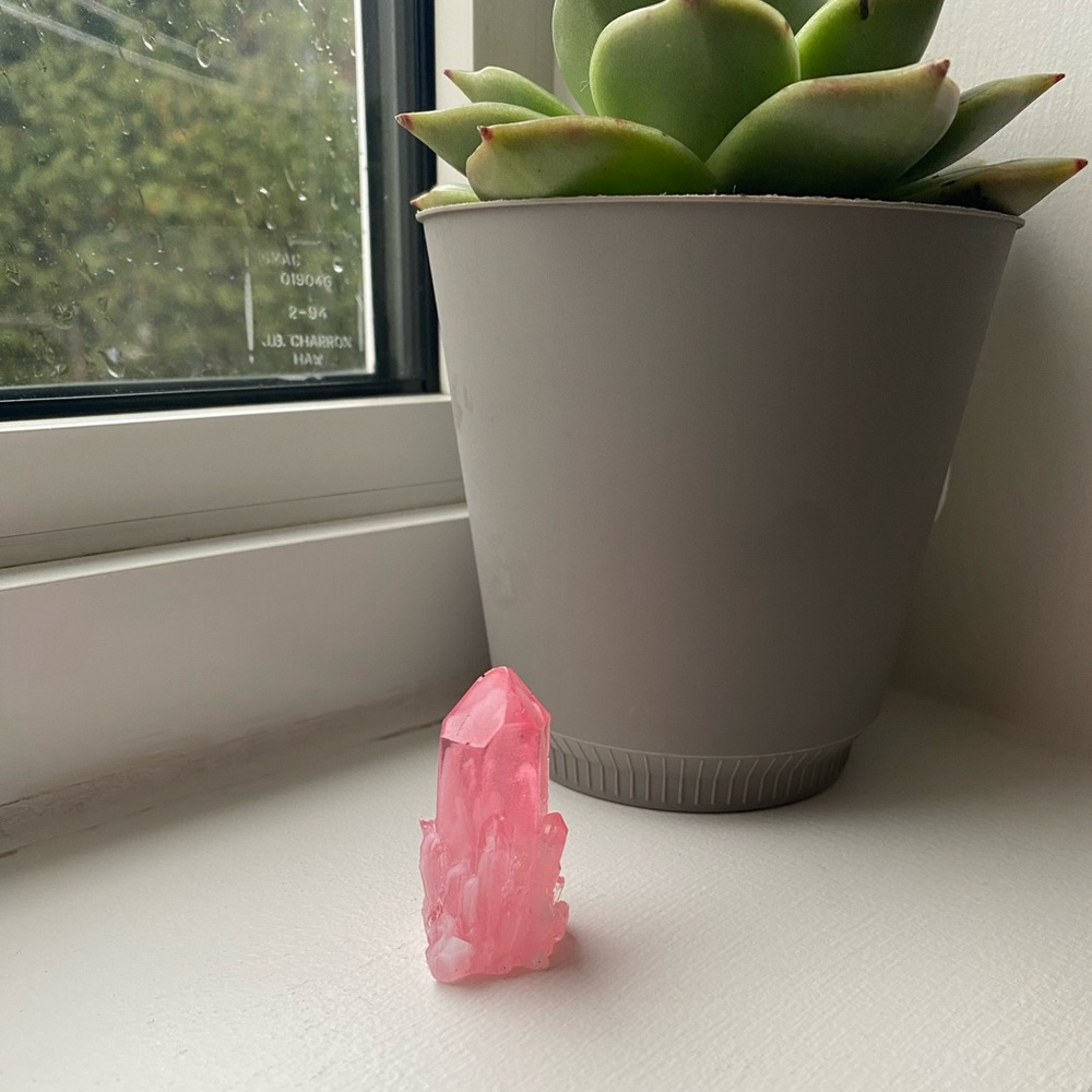 House decoration ~ Bright pink crystal cluster with marbled white 💖